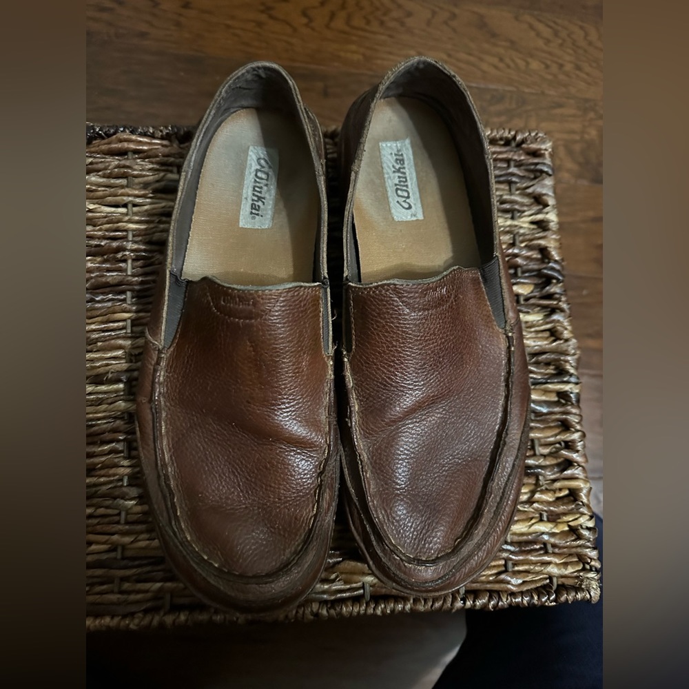 Men’s OluKai Slip on Puhalu Leather loafer shoe. Size 11.5